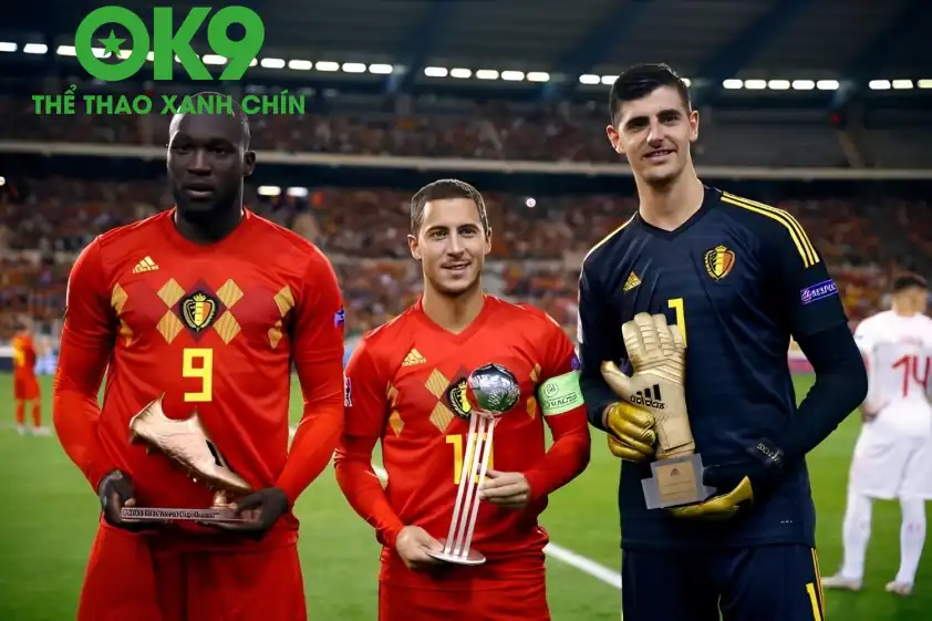 Courtois và Hazard đã sát cánh cùng nhau rất lâu trên tuyển Bỉ Courtois và Hazard đã sát cánh cùng nhau rất lâu trên tuyển Bỉ