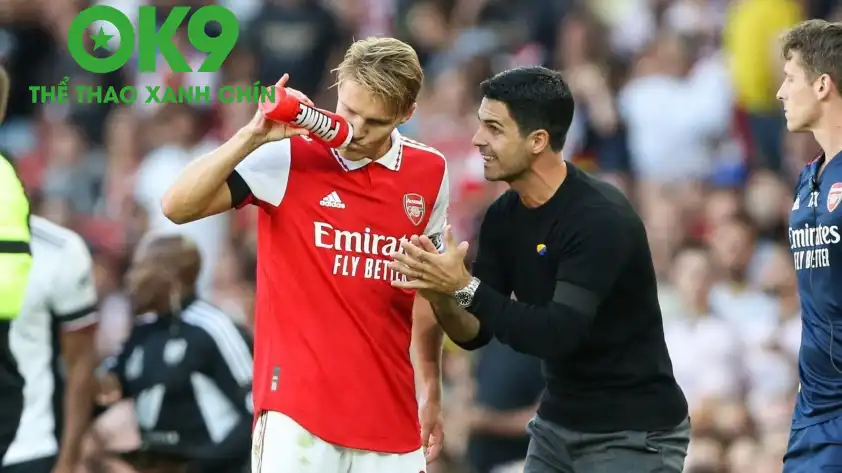 Thi đấu ở Premier League nhiều năm, Odegaard đã rất hiểu tuyển Anh